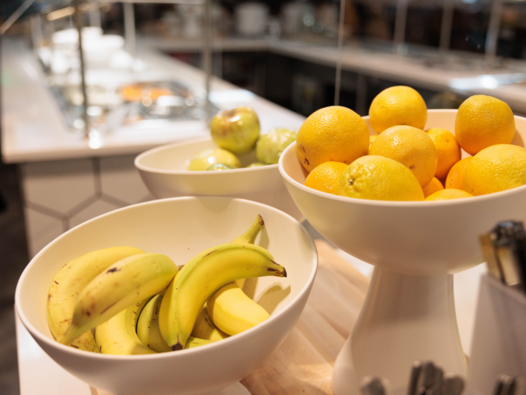 Bowls of bananas and apples at a GW dining hall
