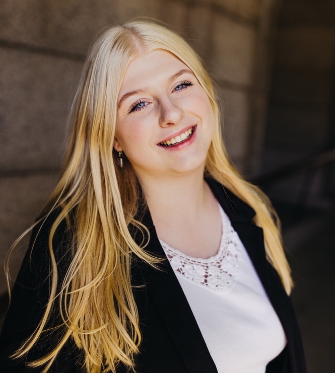 Kori Lenzmeier Professional Headshot
